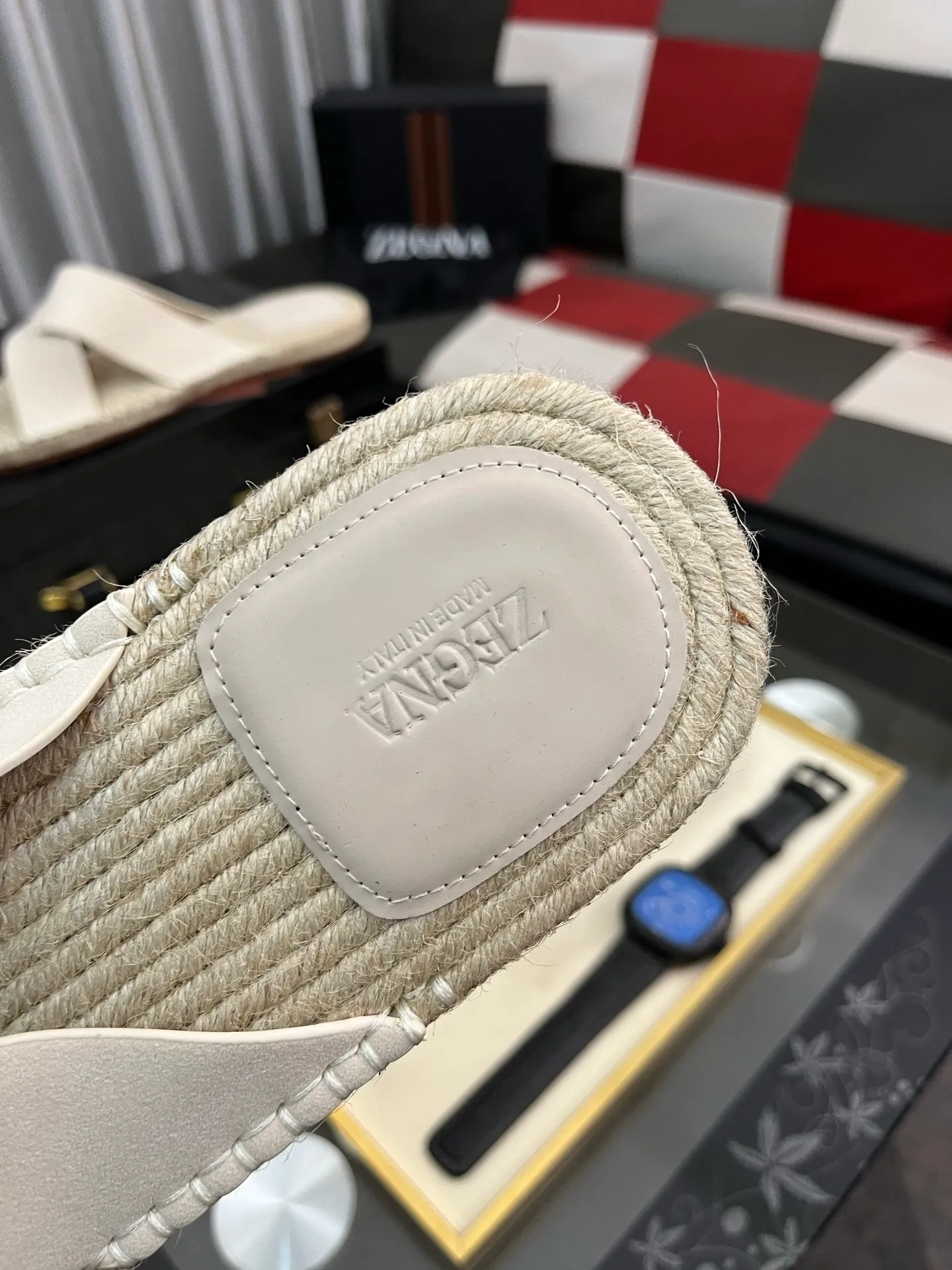Men's shoes 💰320⌚️⌚️《HERMES》Hermès 💁♂️Men's casual slippers, compare the quality at the counter🧚🏿♂️ The upper layer has a stone pattern with clear texture, showing high-end, high-end, comfortable to wear and versatile. Purely hand-pulled, raw rubber breathable outsole, breathable and comfortable lambskin lining, 100% comfortable density, original rubber outsole wear-resistant code number 38-44. Can be customized 45-46-47